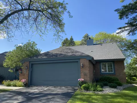 2112 W Quincy, Mequon, WI 53092