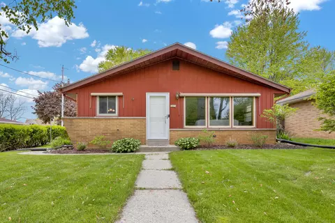 6423 N Garden Grv, Glendale, WI 53209