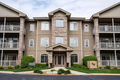 13060 W Bluemound #208, Elm Grove, WI 53122