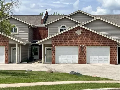 668 Westfield #F, Pewaukee, WI 53072
