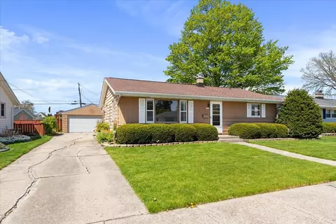2516 S 18th, Sheboygan, WI 53081