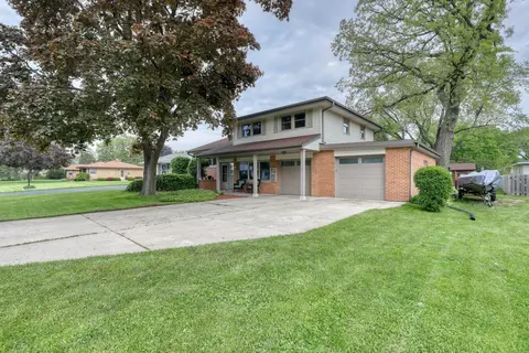 5370 S 115th, Hales Corners, WI 53130