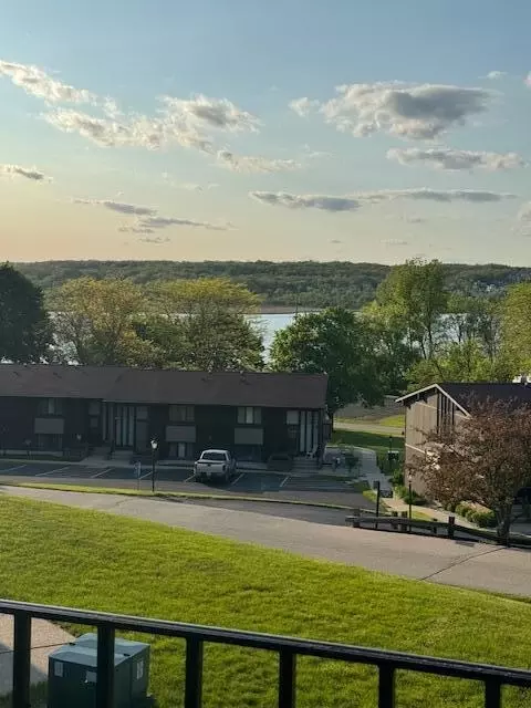 62 Lausanne #06, Geneva, WI 53147