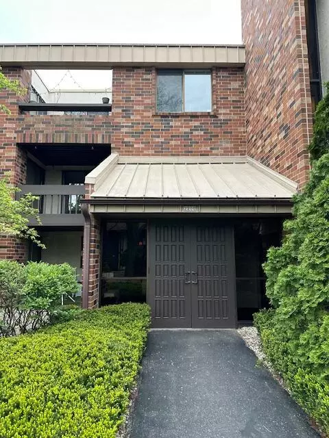 2200 W Good Hope #118, Glendale, WI 53209