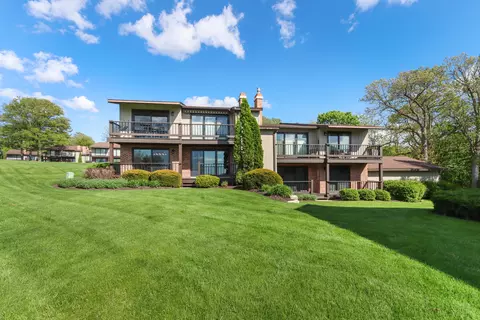 1070 S Lake Shr #12 A1, Lake Geneva, WI 53147