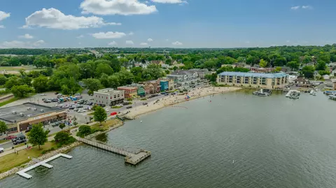 118 Lake, Pewaukee, WI 53072
