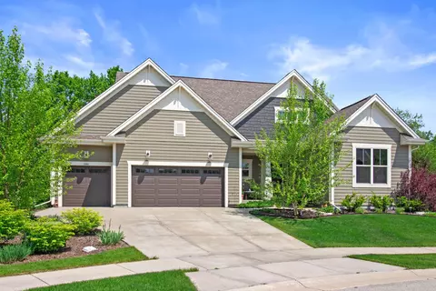 1587 Cambridge, Hubertus, WI 53033