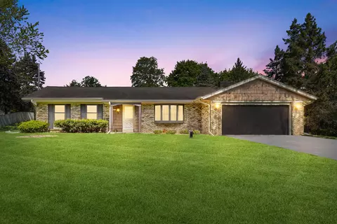 5745 S Lochleven, New Berlin, WI 53146