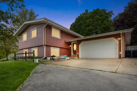 w276s4583 Green Country, Waukesha, WI 53189