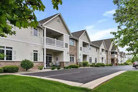 1275 Shadowood #101, West Bend, WI 53095