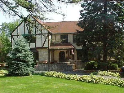 8100 N N Lk, Fox Point, WI 53217