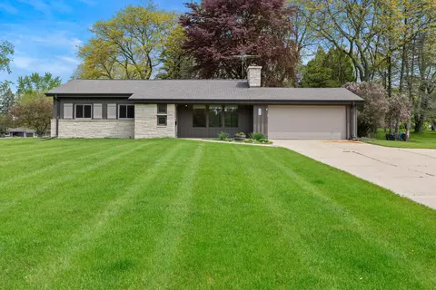 326 W Mequon, Mequon, WI 53092