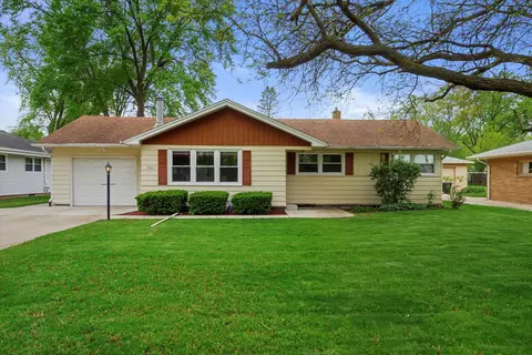 4521 N 100th, Wauwatosa, WI 53225