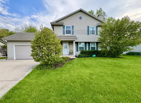 8575 S Golden Flds, Oak Creek, WI 53154