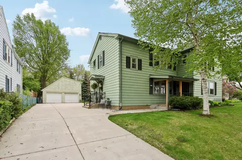 1026 E Mdw #1028, Whitefish Bay, WI 53217