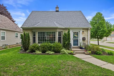 2902 N 77th, Milwaukee, WI 53222