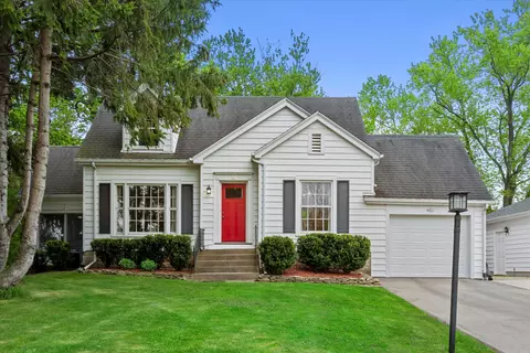 4821 W Elmdale, Mequon, WI 53092