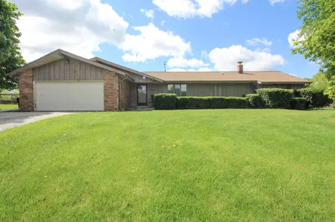3470 S Cari Adam, New Berlin, WI 53146