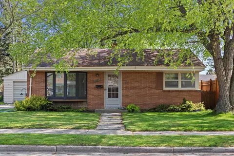 1223 Sheraton, Racine, WI 53402