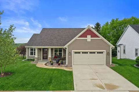 1716 Cloverview, West Bend, WI 53095