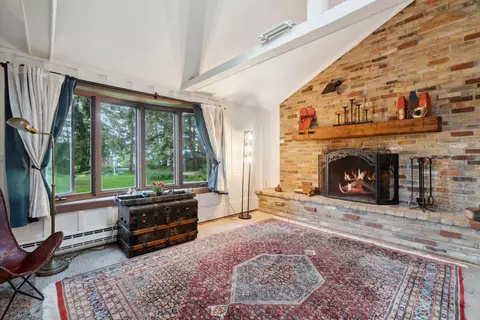 4987 Lower Forest Bch, Port Washington, WI 53074