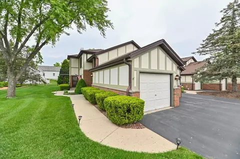 8100 S Forest Hls, Franklin, WI 53132