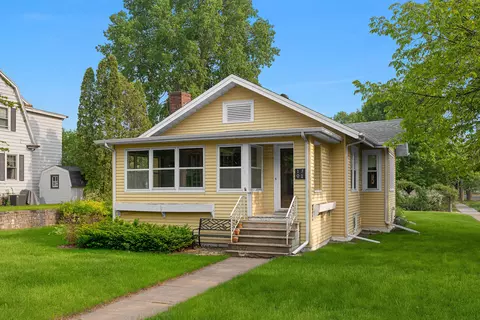 1702 Cass, La Crosse, WI 54601