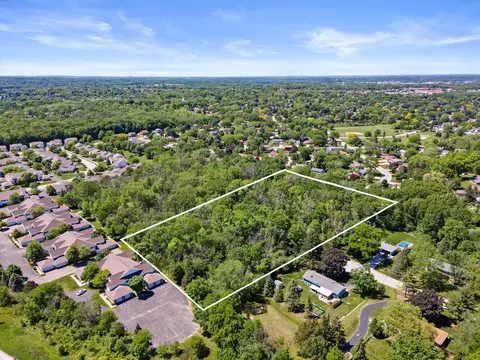 Lt1 W Mayflower, New Berlin, WI 53151