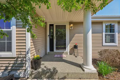 634 Sandur, West Bend, WI 53095