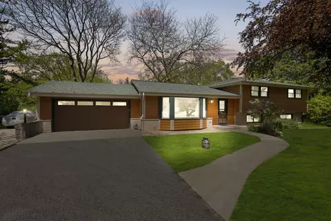 2818 W Grace, Mequon, WI 53092