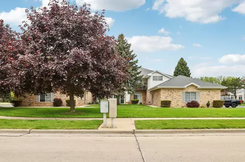 6100 S Creekside #1, Cudahy, WI 53110