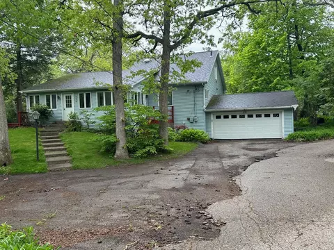 858 Sauganash, Fontana, WI 53125