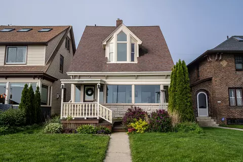 3029 S S Shr, Milwaukee, WI 53207