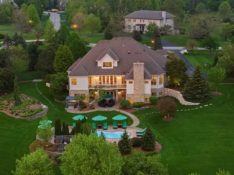 14035 N Pine Blf, Mequon, WI 53097