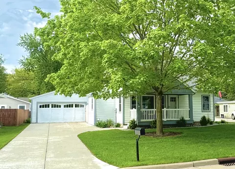 653 E Sherman, Oconomowoc, WI 53066