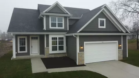 1022 Ridgeway, Pewaukee, WI 53072