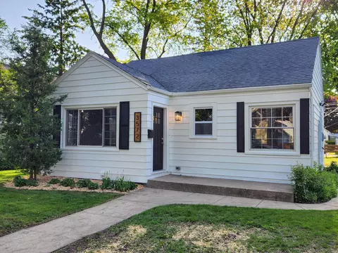 3572 S S Pne, Milwaukee, WI 53207