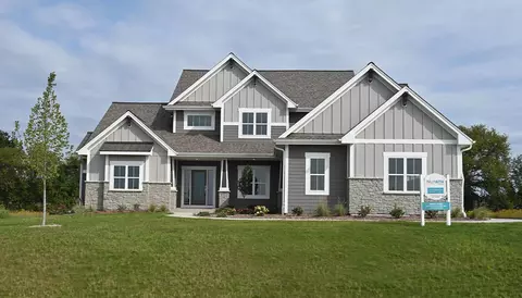 14141 N Lake Shr, Mequon, WI 53097