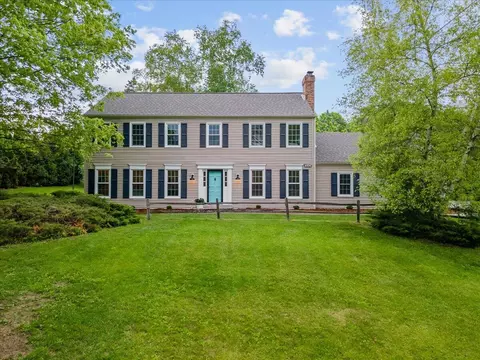 4896 River Vis, Cedarburg, WI 53012