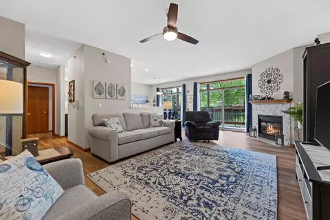 7883 S Scepter #4, Franklin, WI 53132