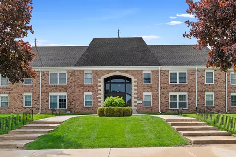 2101 Chateau #205B, Grafton, WI 53024