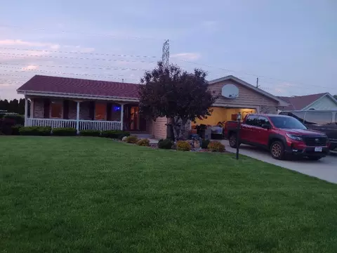 8208 W Plainfield, Greenfield, WI 53220