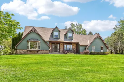 723 S Concord, Oconomowoc, WI 53066