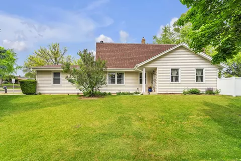 1051 S Grandview, Waukesha, WI 53188