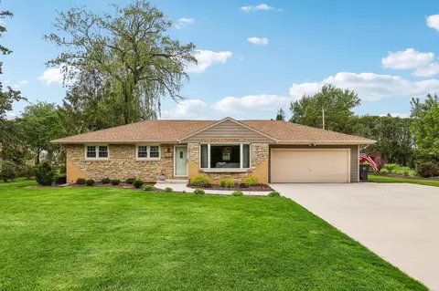 12232 N N Rdg, Hales Corners, WI 53130