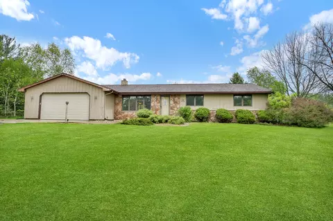 w282n8578 Theresa Marie, Merton, WI 53029