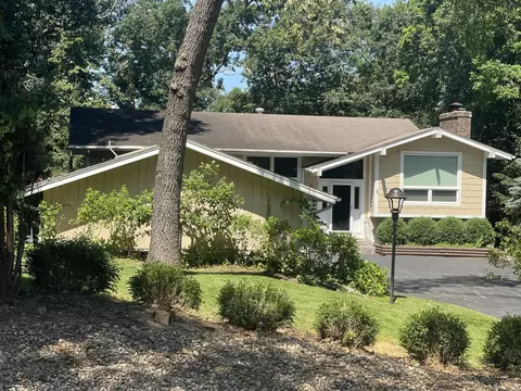 936 Tarrant, Fontana, WI 53125