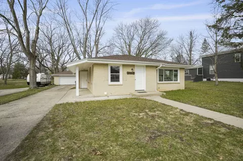 14 N Adams, Elkhorn, WI 53121