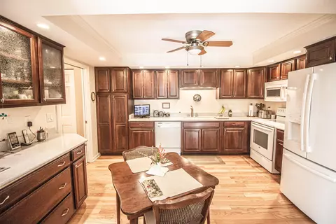 13335 Watertown Plank #214, Elm Grove, WI 53122