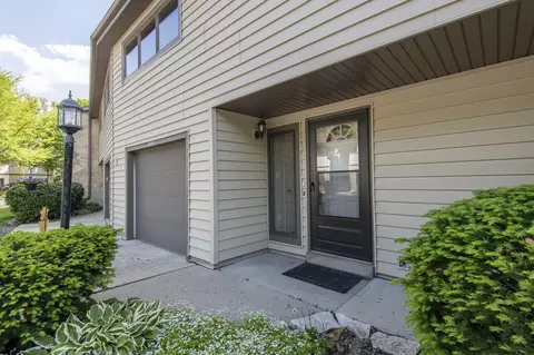 1022 Lake Country, Oconomowoc, WI 53066
